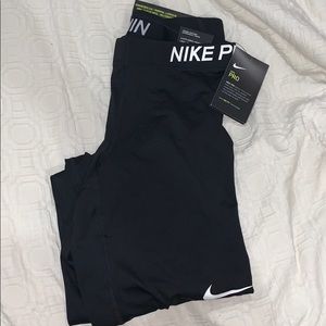 NWT Nike Pro Training tights - Size M